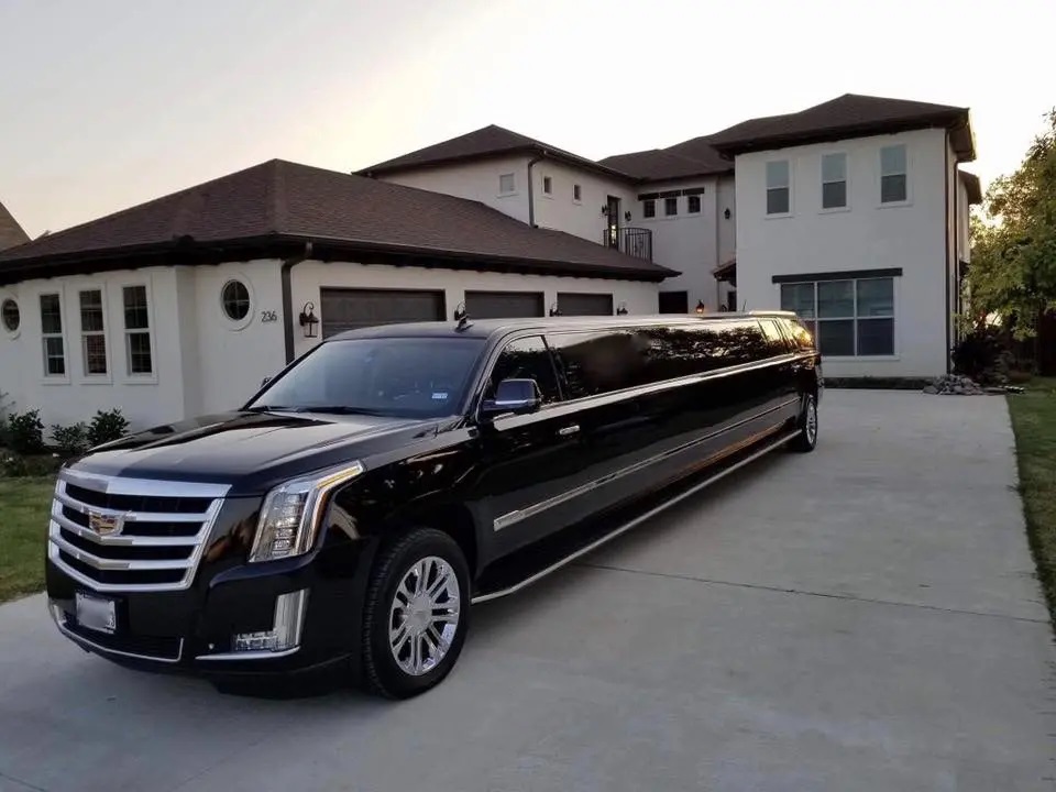 Deluxe Limousine & Transportation of Houston - Gallery 4