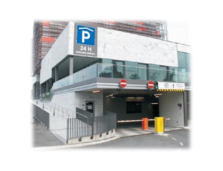 Parkirna hiša Dunajski Kristali