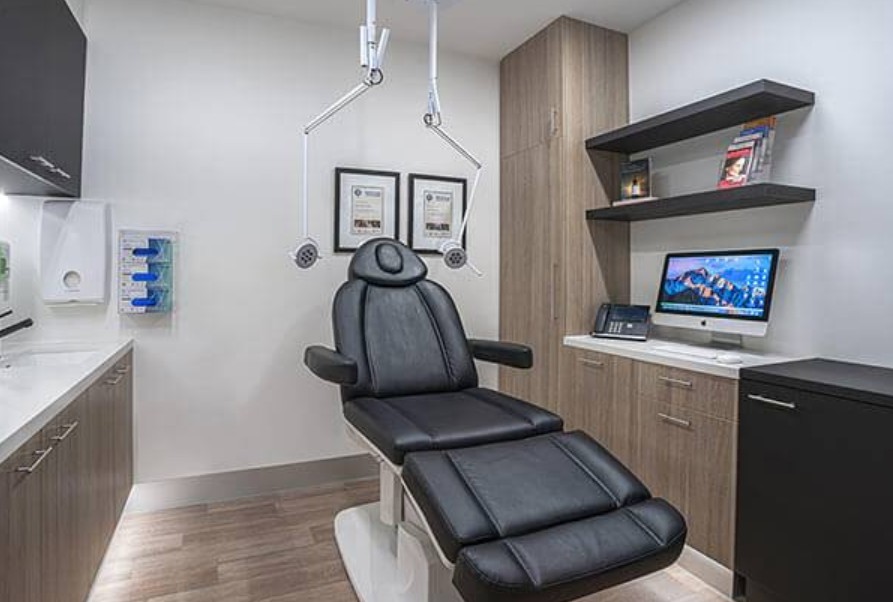 Ashton Plastic Surgery - Gallery 3